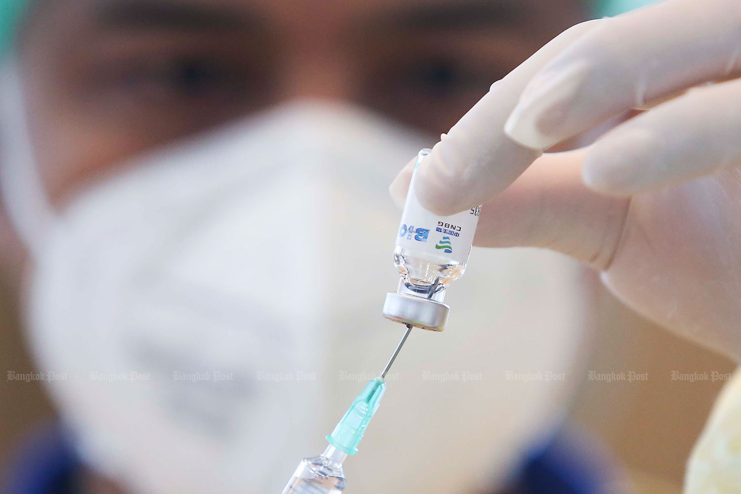 Who’s first?: Sinopharm vaccine fluid is drawn from a vial before it is administered to one of 745 members of the primary education office in Pathum Thani at the Future Park Rangsit shopping centre. They were recipients of the first batch of 1,400 doses of the Sinopharm jab. (Photo: Pattarapong Chatpattarasill)