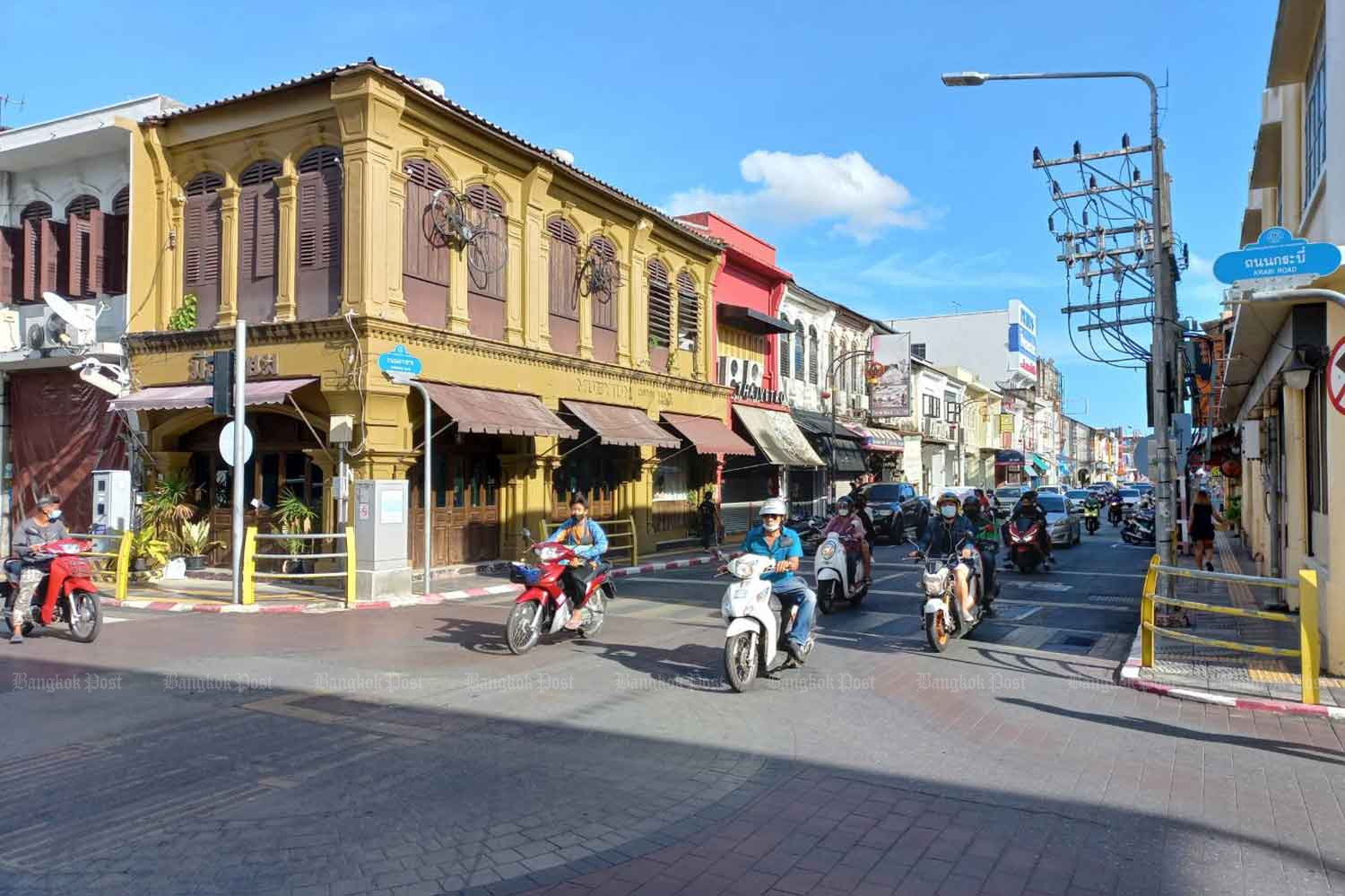 Life in Phuket on Wednesday evening. (Photo: Achadthaya Chuenniran)