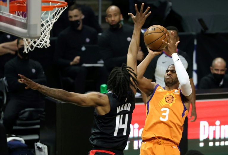 Paul stars as Suns rout Clippers to reach NBA finals Paul stars as Suns rout Clippers to reach NBA finals