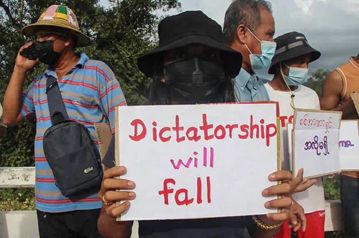 Bangkok Post - Karen commander suspended over massacre allegation