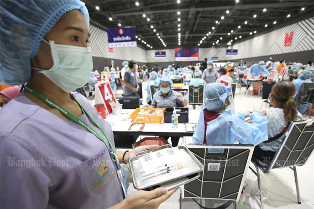 Health personnel working on the frontline are expected to receive booster shots after the proposal is approved in a meeting on Monday. (Photo by Pattarapong Chatpattarasill)