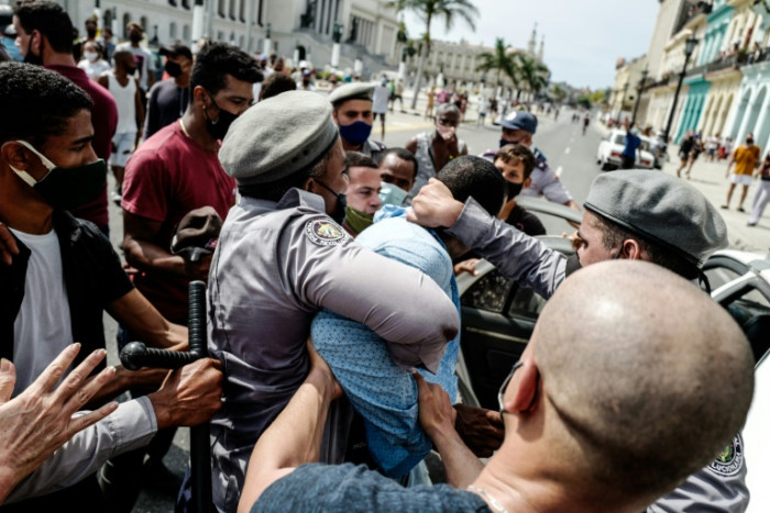 60 Cubans prosecuted so far over protests: official - Vimarsana News