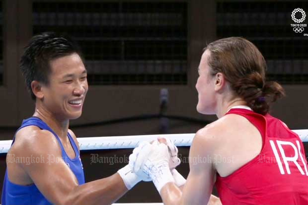 Sudaporn Seesondee (left) congratulates Kellie Harrington after their semi-final at the Tokyo Games on Thursday. (Photo: Thailand Boxing Association Facebook account)