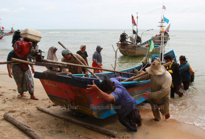 Bangkok Post - Workers in fishing need monthly pay