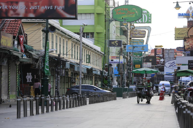 Khao San Road is quiet after the Covid-19 outbreak in the country. (Photo: Pornprom Satrabhaya)