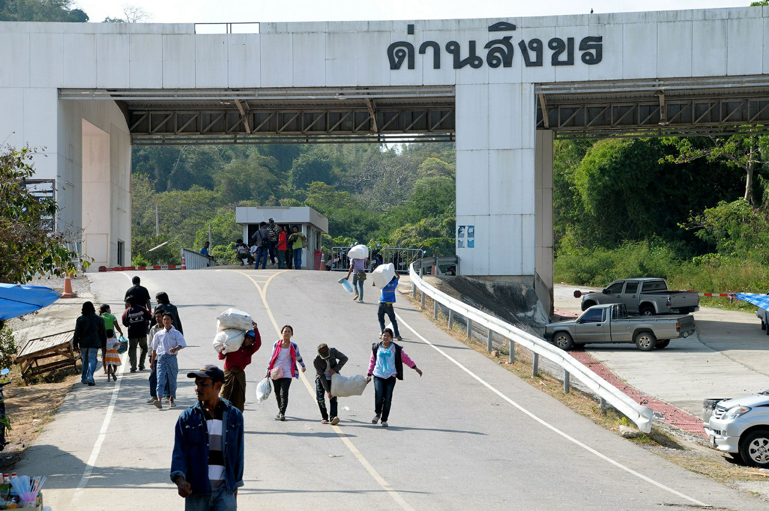 The Singkhorn border checkpoint in tambon Klong Wan of Muang district will be closed to all traffic for seven days starting Thursday. (Photo: Chaiwat Satyaem)