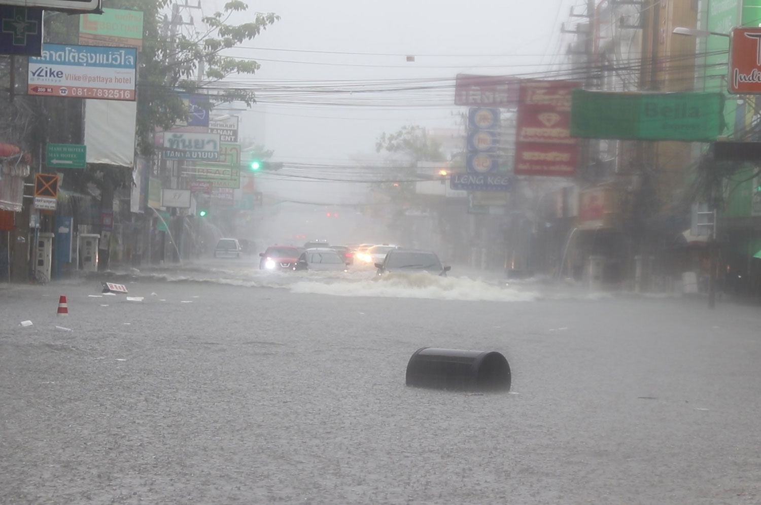 Rain pounds Pattaya, floods roads, communities