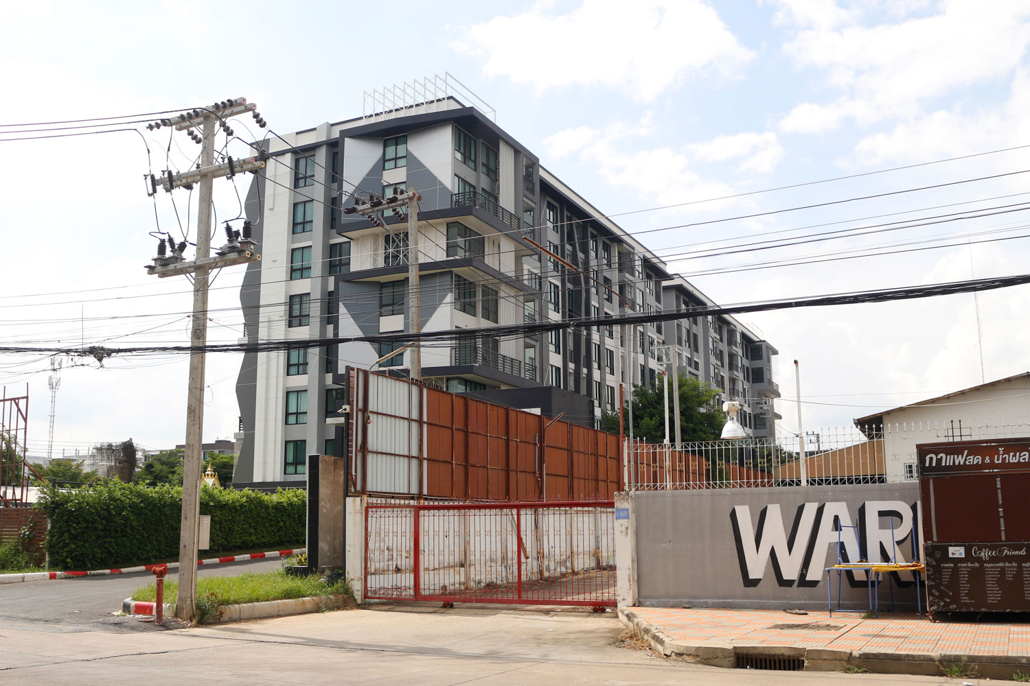 Pol Col Thitisan Utthanaphon, 39, the sacked chief of Muang district police in in Nakhon Sawan and prime suspect in the fatal torture case, rents a room at this condominium building in the lower northern province. (Photo: Chalit Phumruang)