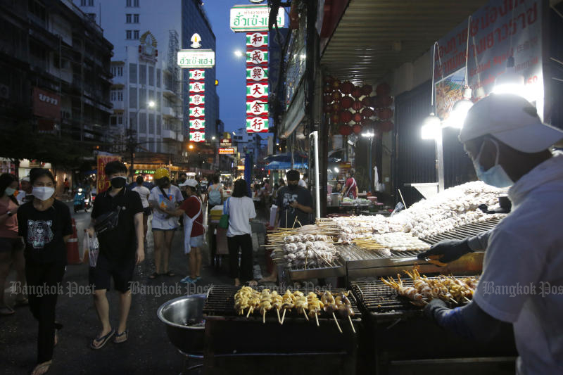 Food vendors return to streets in Bangkok's Yaowarat area after the government eased restriction measures in Bangkok. (Photo: Wichan Charoenkiatpakul)