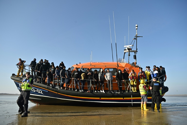 UK migrant plan stokes tensions with France