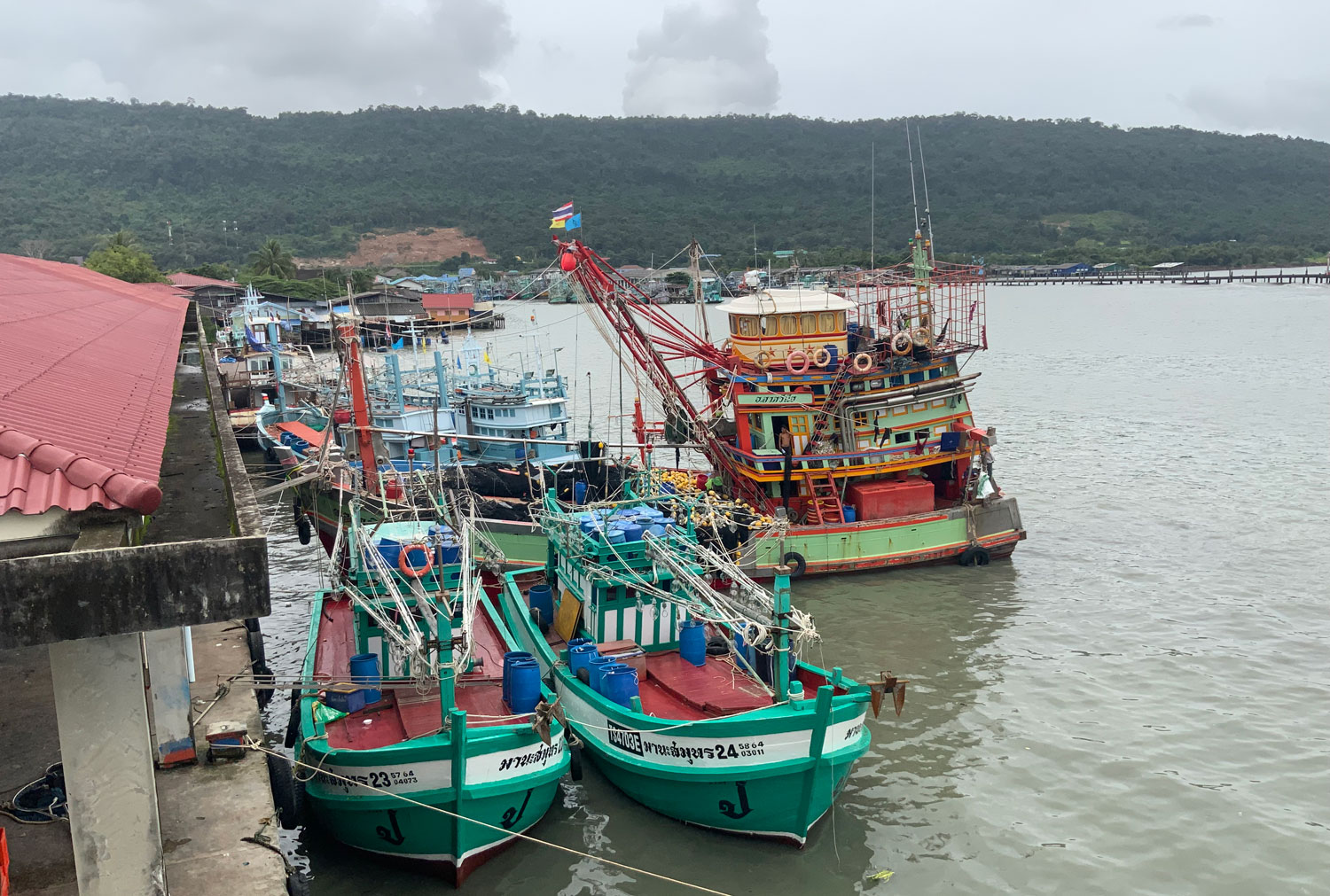 More than 200 fishing vessels are moored at two piers in Khlong Yai district of Trat province as the Meteorological Department has warned operators about strong wind, waves and heavy rain. (Photo: Jakkrit Waewkraihong)