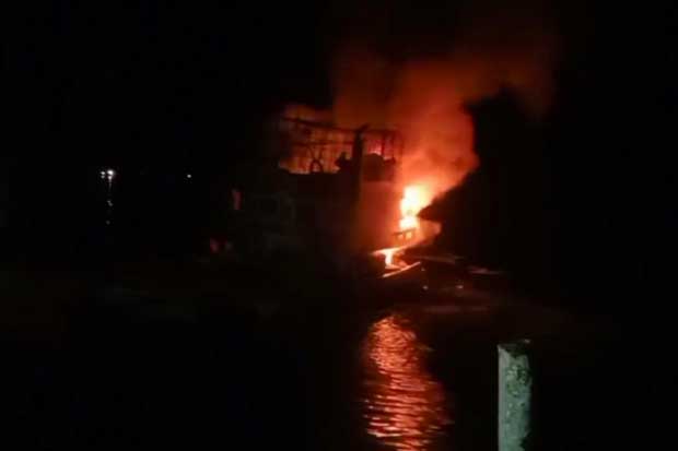 Fire on trawler, crew rescued