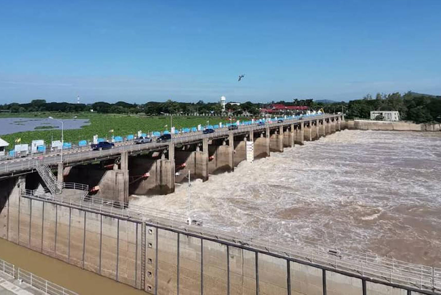 Riverside communities in Ayutthaya flooded, water rising