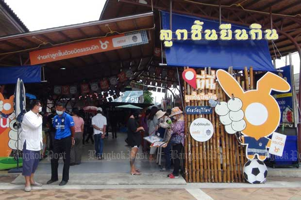 Grilled meatball stalls at the front of Buri Ram railway station, a favourite snack of K-pop singer 