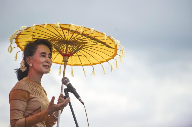 FILE PHOTO: National League for Democracy chairperson Aung San Suu Kyi delivers a speech during a voter education campaign at the Hsiseng township in Shan State, Sept 5, 2015. (AFP) FILE PHOTO: National League for Democracy chairperson Aung San Suu Kyi delivers a speech during a voter education campaign at the Hsiseng township in Shan State, Sept 5, 2015. (AFP)