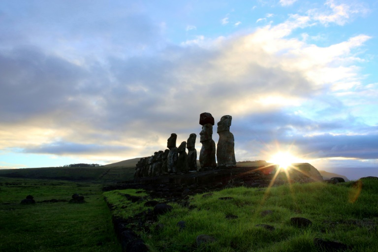 People in the Marquesas islands are genetically close to the people of Easter Island nearly 4,000 kilometres away People in the Marquesas islands are genetically close to the people of Easter Island nearly 4,000 kilometres away