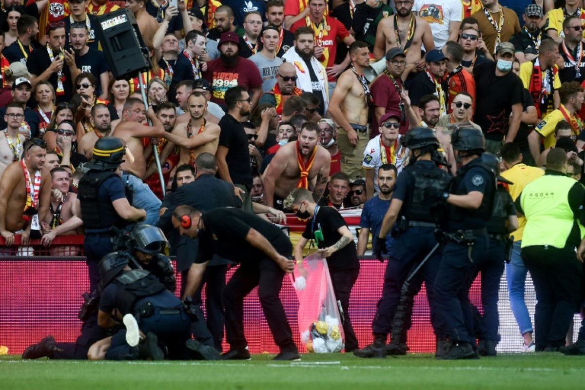 Football Fans Riot Bangkok Post - French football wrestles with violence in stadiums as ...