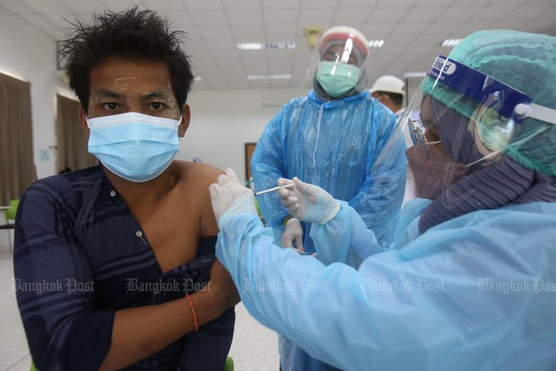 A medical worker administers a second dose of the Sinovac vaccine against the Covid-19 coronavirus to a migrant worker at a vaccination centre at Prince of Songkla University, Pattani Campus, in Pattani on Thursday. (AFP photo) A medical worker administers a second dose of the Sinovac vaccine against the Covid-19 coronavirus to a migrant worker at a vaccination centre at Prince of Songkla University, Pattani Campus, in Pattani on Thursday. (AFP photo)