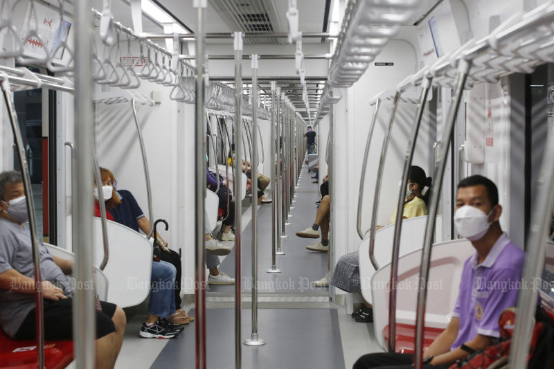 Passengers on the Red Line from Bang Sue to Rangsit follow social distancing measures on the train on Saturday. (Photo: Apichit Jinakul)