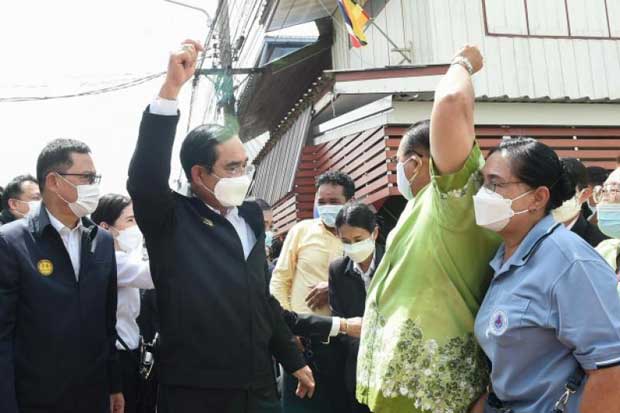 Prime Minister Prayut Chan-o-cha reacts with supporters during his visit to Tha Yang district of Phetchaburi on Wednesday. (Government House photo)