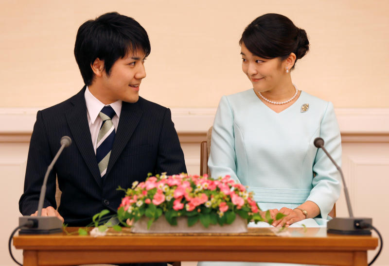 Princess Mako, the elder daughter of Prince Akishino and Princess Kiko, and her fiancee Kei Komuro, a university friend of Princess Mako, smile during a press conference to announce their engagement at Akasaka East Residence in Tokyo on Sept 3, 2017. (Reuters photo) Princess Mako, the elder daughter of Prince Akishino and Princess Kiko, and her fiancee Kei Komuro, a university friend of Princess Mako, smile during a press conference to announce their engagement at Akasaka East Residence in Tokyo on Sept 3, 2017. (Reuters photo)