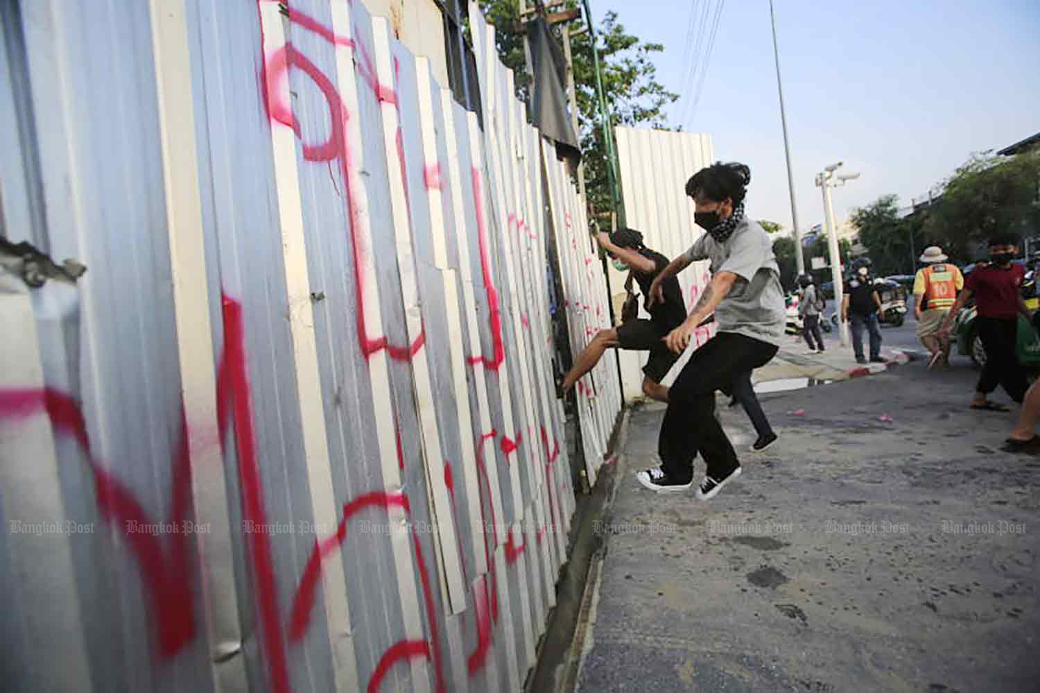 Young protesters foiled by police barricade in Bangkok