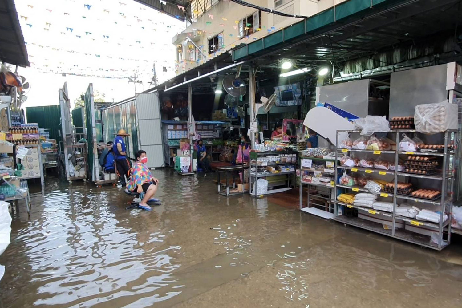 Mun River bursts banks, flooding in Phimai