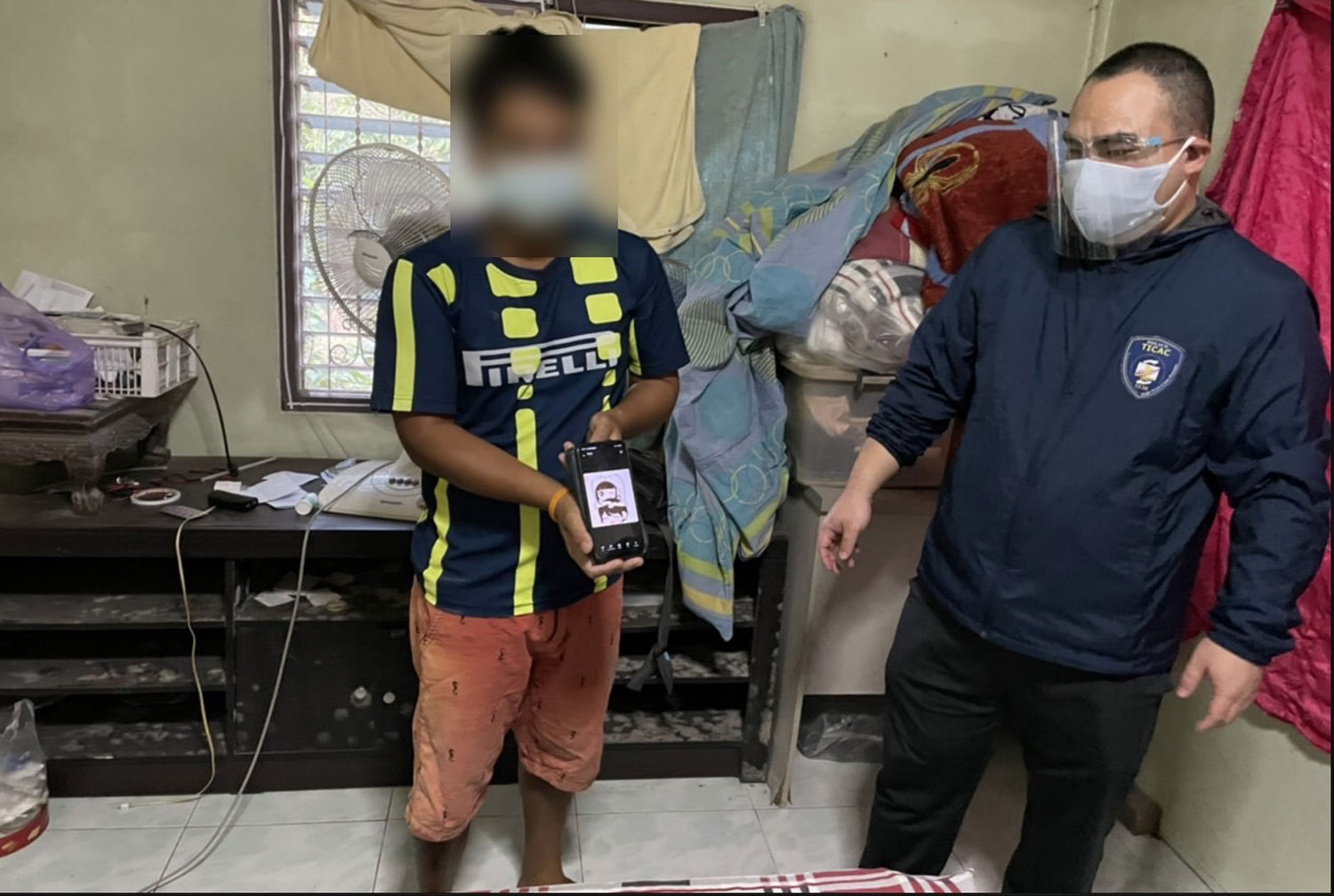 A 37-year-old man is arrested at his residence in Chumphon on charges of luring a girl aged 8 years to send him photos of herself in the nude. (Police photo) A 37-year-old man is arrested at his residence in Chumphon on charges of luring a girl aged 8 years to send him photos of herself in the nude. (Police photo)