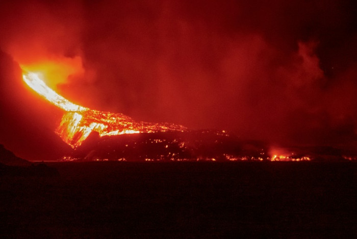 Canaries lava peninsula doubles in size as wind change raises risk - Vimarsana News