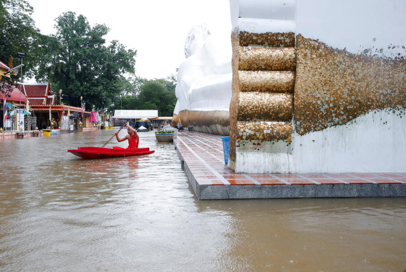 Temples underwater as floods hit Ayutthaya