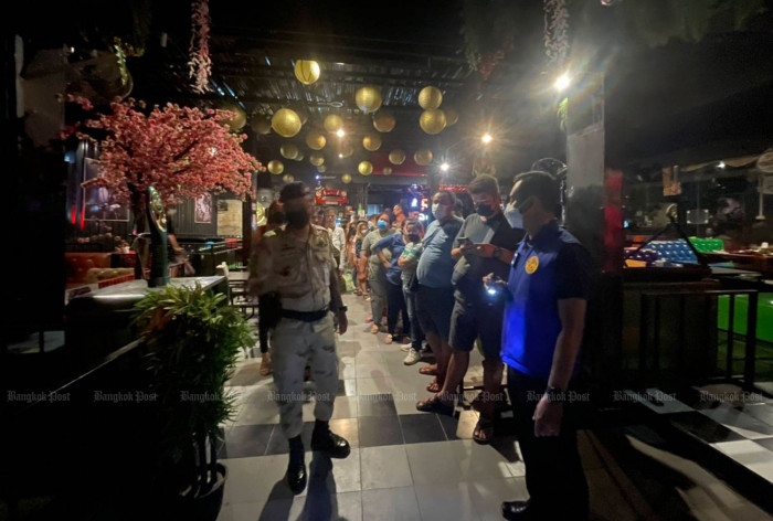 Diners, staff at restaurant fined B12,500 each