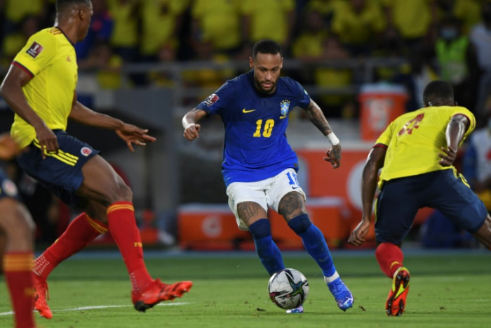 Brazil lose perfect start but close in on WC qualification