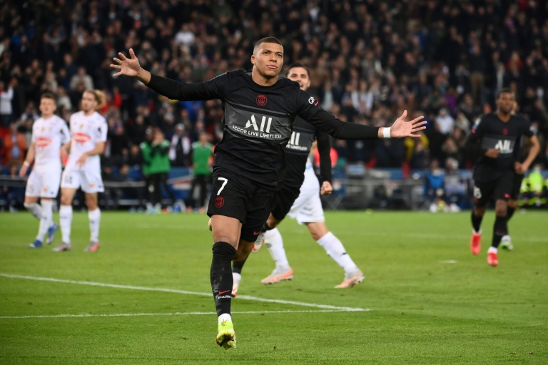 Kylian Mbappe's late penalty gave PSG victory against Angers Kylian Mbappe's late penalty gave PSG victory against Angers