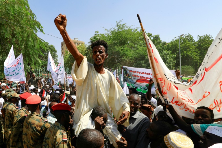 Thousands of pro-military protesters rally in Sudan capital 