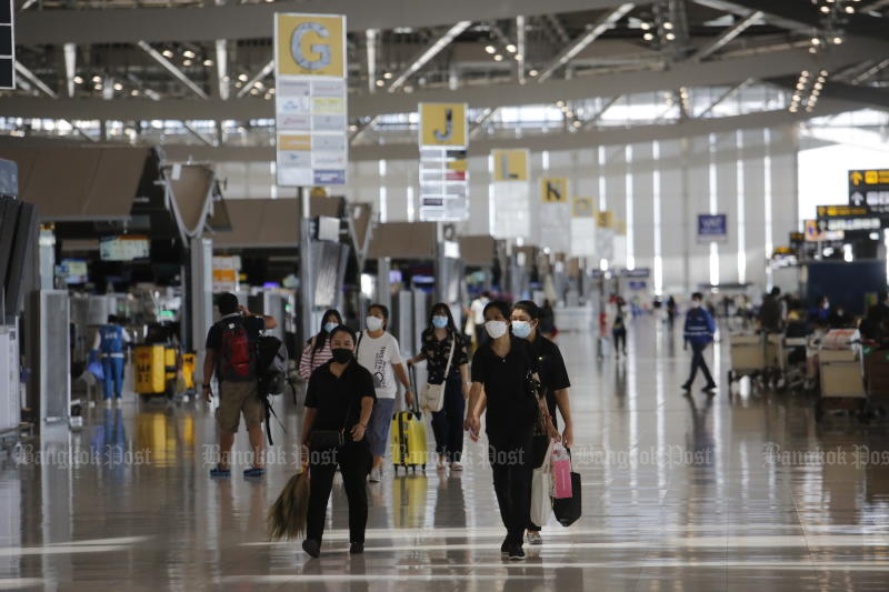 Crowds return to the check-in counter at Suvarnabhumi airport after the Civil Aviation Authority of Thailand allowed airlines to operate flights at full capacity last week. (Photo: Wichan Charoenkiatpakul)