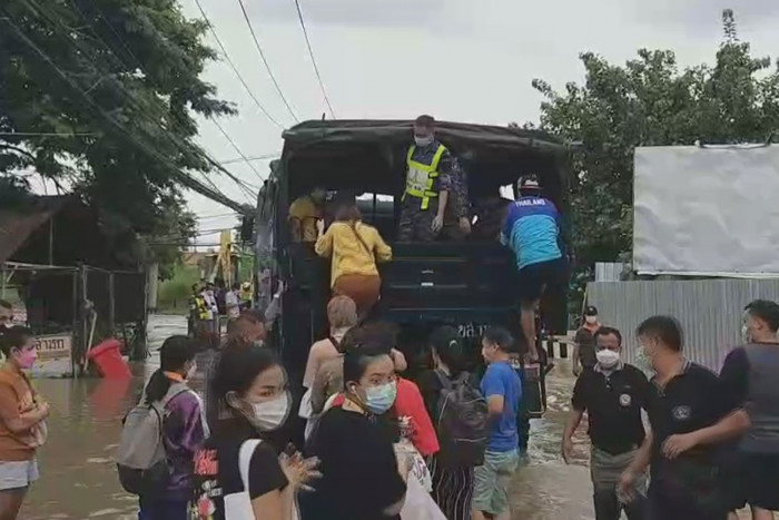 Flood-hit residents in Korat evacuated - Vimarsana News