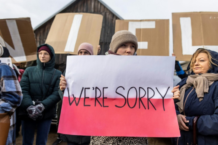 Polish mothers protest migrant pushbacks at Belarus border - Vimarsana News