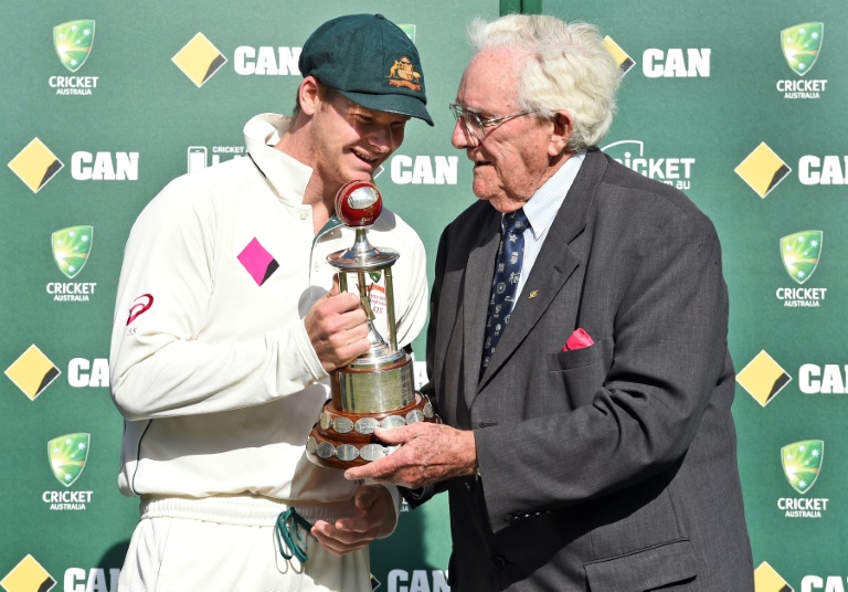 Sad day for Australian cricket as greats Davidson and Mallett die