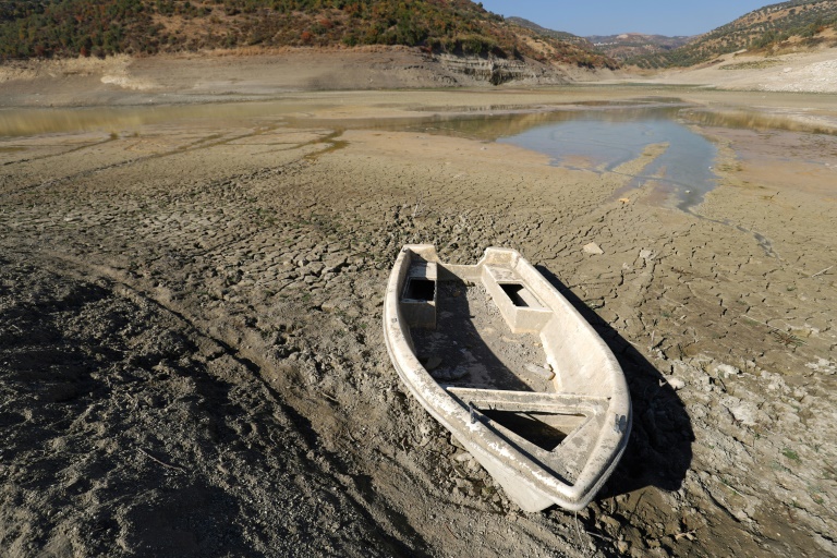 Syria reservoir dries up for first time