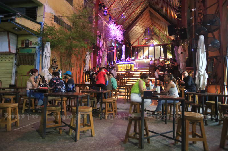 Tourists and local residents spend time at a restaurant on Khaosan Road in Bangkok on Nov 2 this year, a day after the goverment reopened the country to vaccinated travelles. (Photo: Pornprom Satrabhaya)