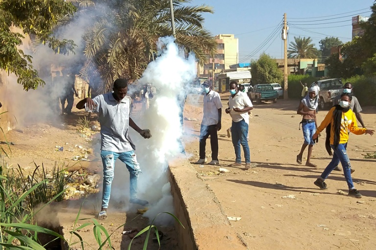 New clashes rock Sudan as internet returns after deadly day