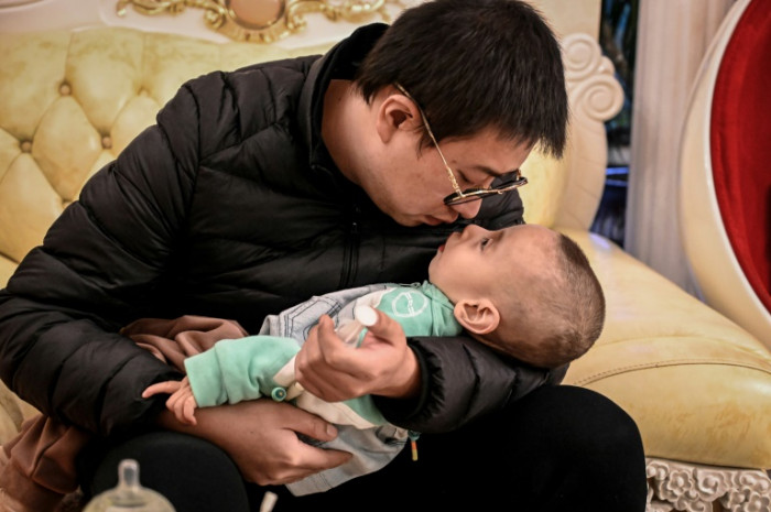 The Chinese dad making medicine to treat his dying son - Vimarsana News
