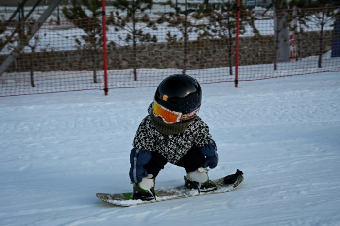 Snowboarding baby steals hearts and headlines in China - Vimarsana News
