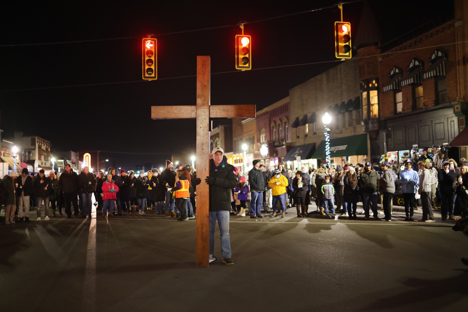 People attend a vigil on Friday night to honour those killed and wounded during the recent shooting at Oxford High School in Michigan. (AFP Photo) People attend a vigil on Friday night to honour those killed and wounded during the recent shooting at Oxford High School in Michigan. (AFP Photo)