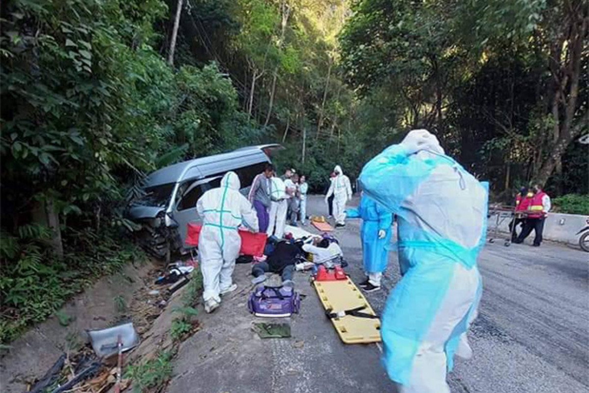 Bangkok Post - 1 tourist killed, 8 injured in van crash