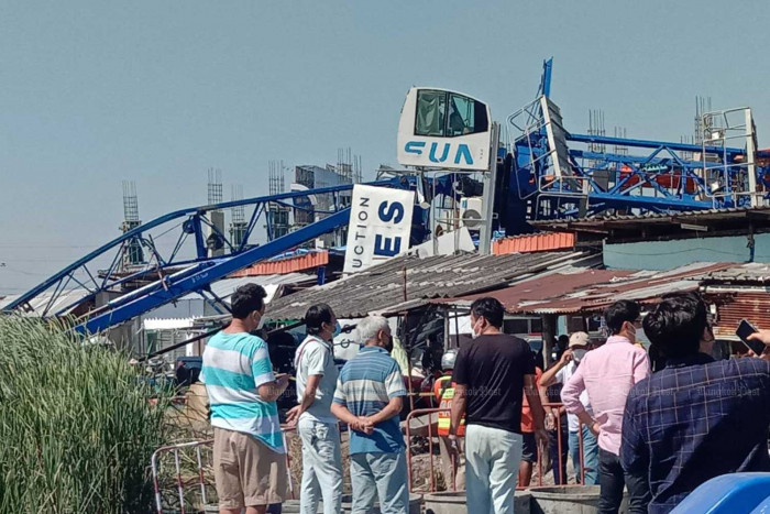 Construction crane collapses, kills 1, injures 3