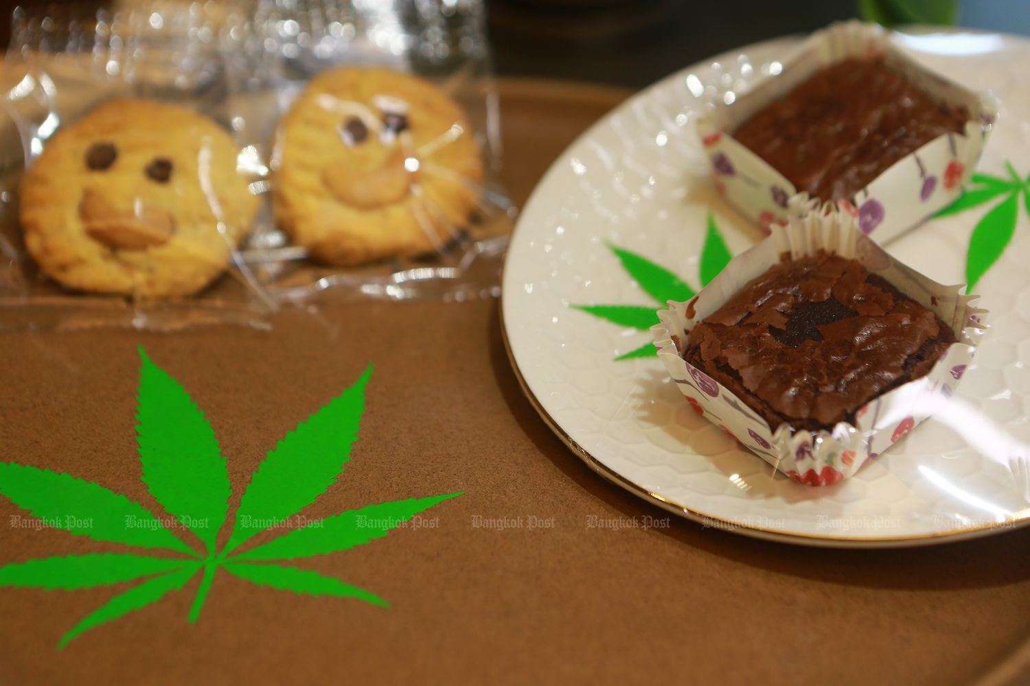 Snacks with marijuana as an ingredient are shown at the Ganja Appetit exhibition at Seacon Square mall on Nov 26. (Photo by Somchai Poomlard)