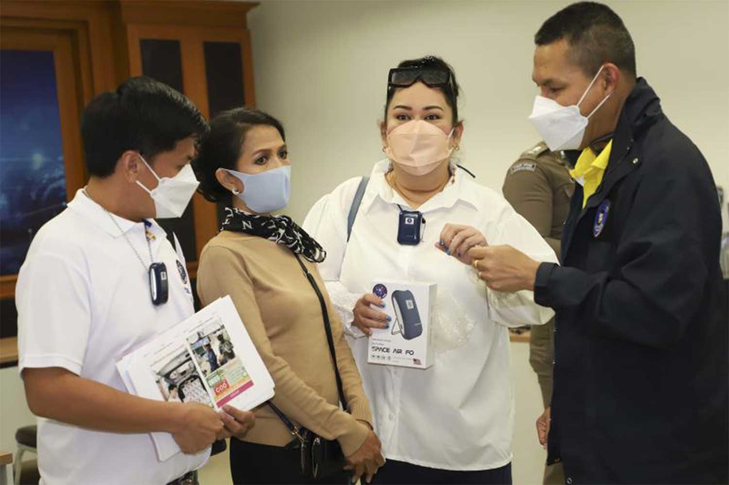 Actress Karuna “Ann” Morris, (third left) leads fraud victims to file a complaint with the Cyber Crime Investigation Bureau against Facebook pages purporting to sell discounted Space Air Fo air purifiers, but sending buyers other cheap goods instead. (Photo: Pattarapong Chatpattarasill)