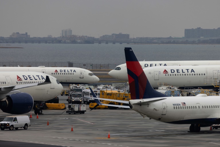 US airlines are nervous about the rollout of new 5G telecommunications technology beginning on Jan 19, 2022, warning that the service should be limited close to major airports. US airlines are nervous about the rollout of new 5G telecommunications technology beginning on Jan 19, 2022, warning that the service should be limited close to major airports.