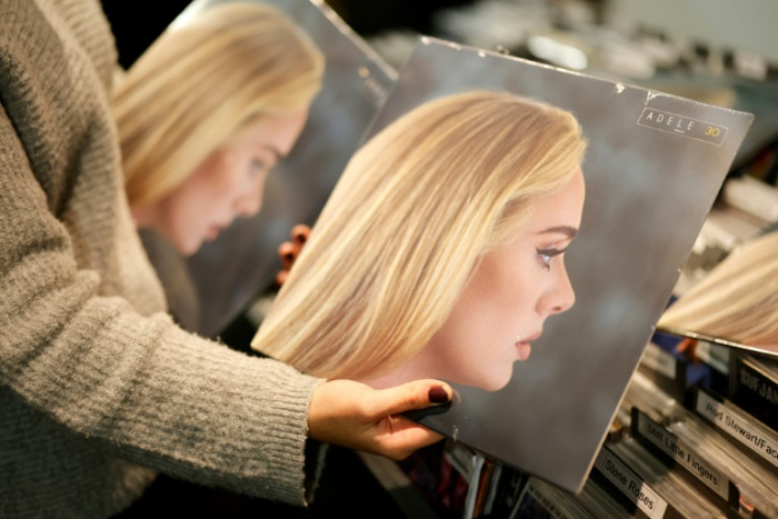 Tearful Adele pulls plug on Las Vegas show - Vimarsana News